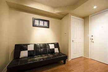 טורונטו Royal Stays Suites - Blue Jays Way מראה חיצוני תמונה